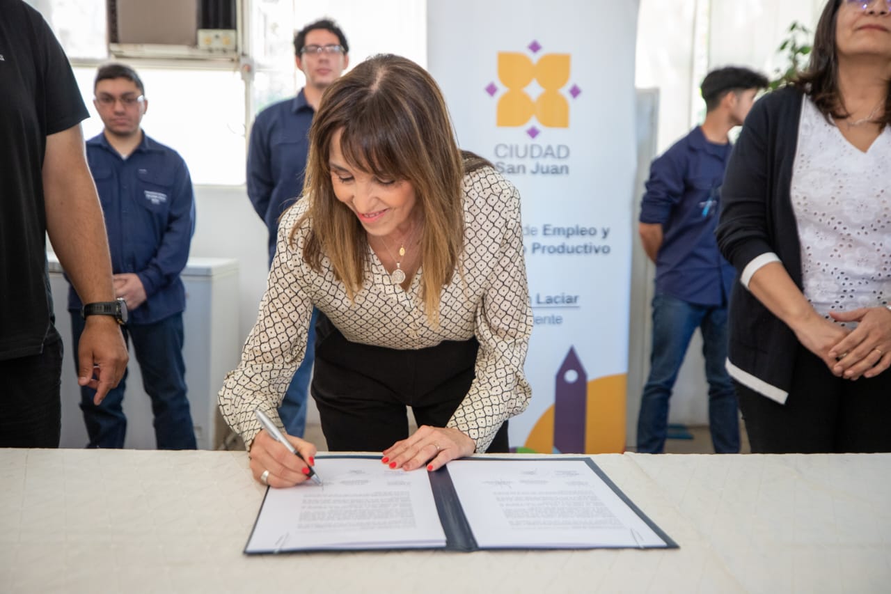 Susana firma.jpg